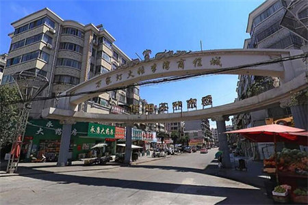 出售泰安容郡国际4室3厅3卫140平毛坯房